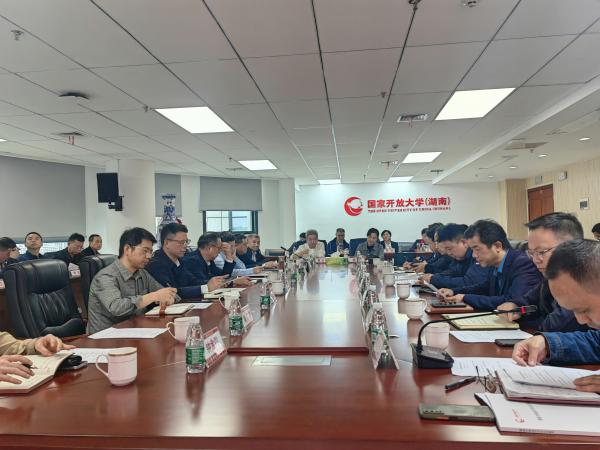10月8号学校召开办学评估工作部署会2.jpg