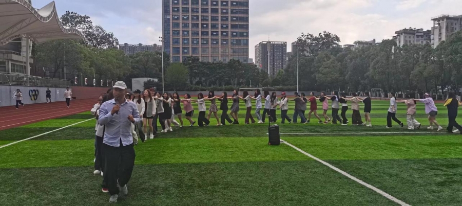 校团委举办学生干部素质拓展活动