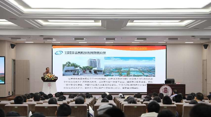 大国工匠进校园2.png