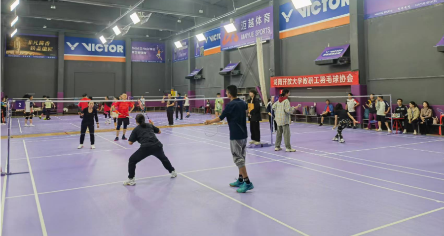 学校第五届“‘无与伦比’新春杯”羽毛球混合团体比赛开赛！