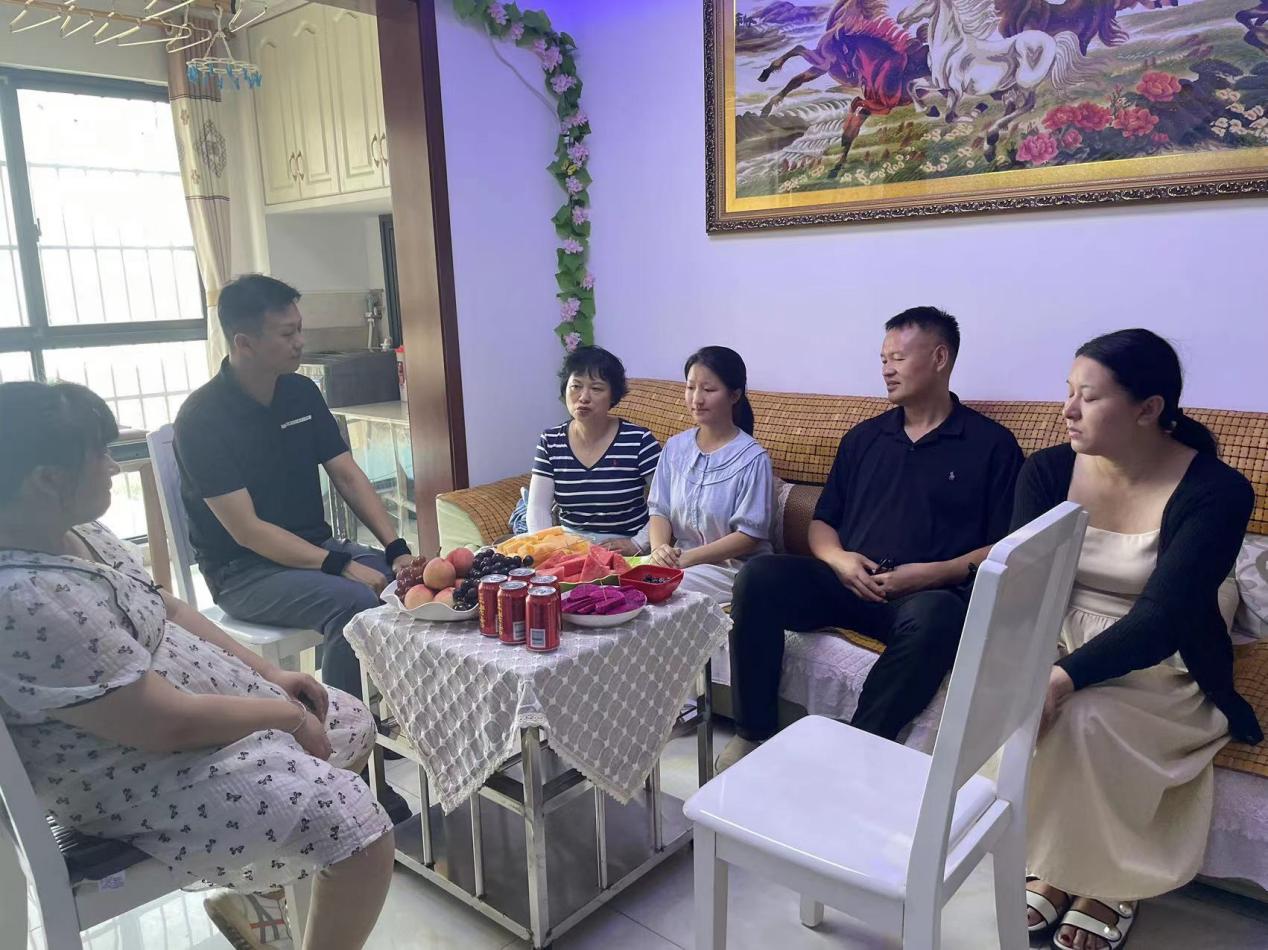 携手共育，为爱而访  ——文法学院开展暑假家访活动